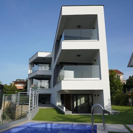 Villa Mirno More Apartments Malinska Buitenkant foto