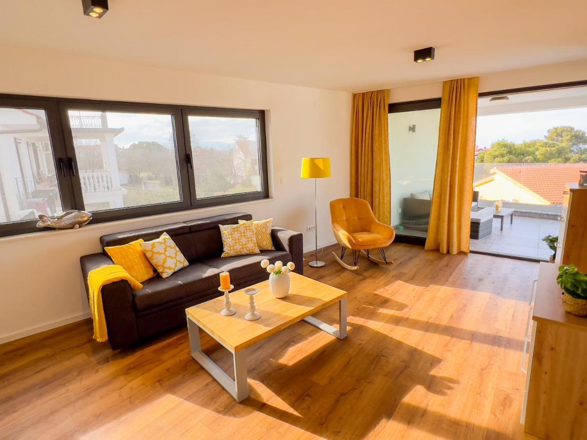 Villa Mirno More Apartments Malinska Buitenkant foto