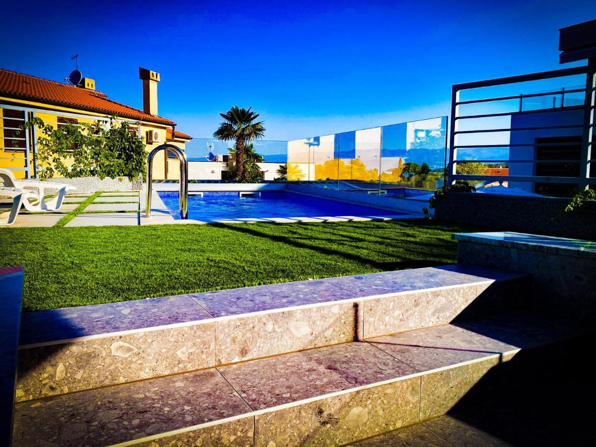 Villa Mirno More Apartments Malinska Buitenkant foto