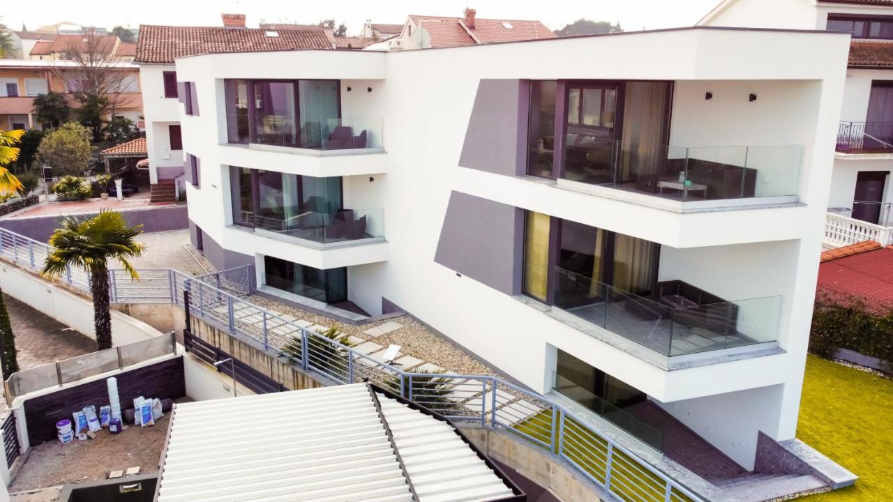 Villa Mirno More Apartments Malinska Buitenkant foto