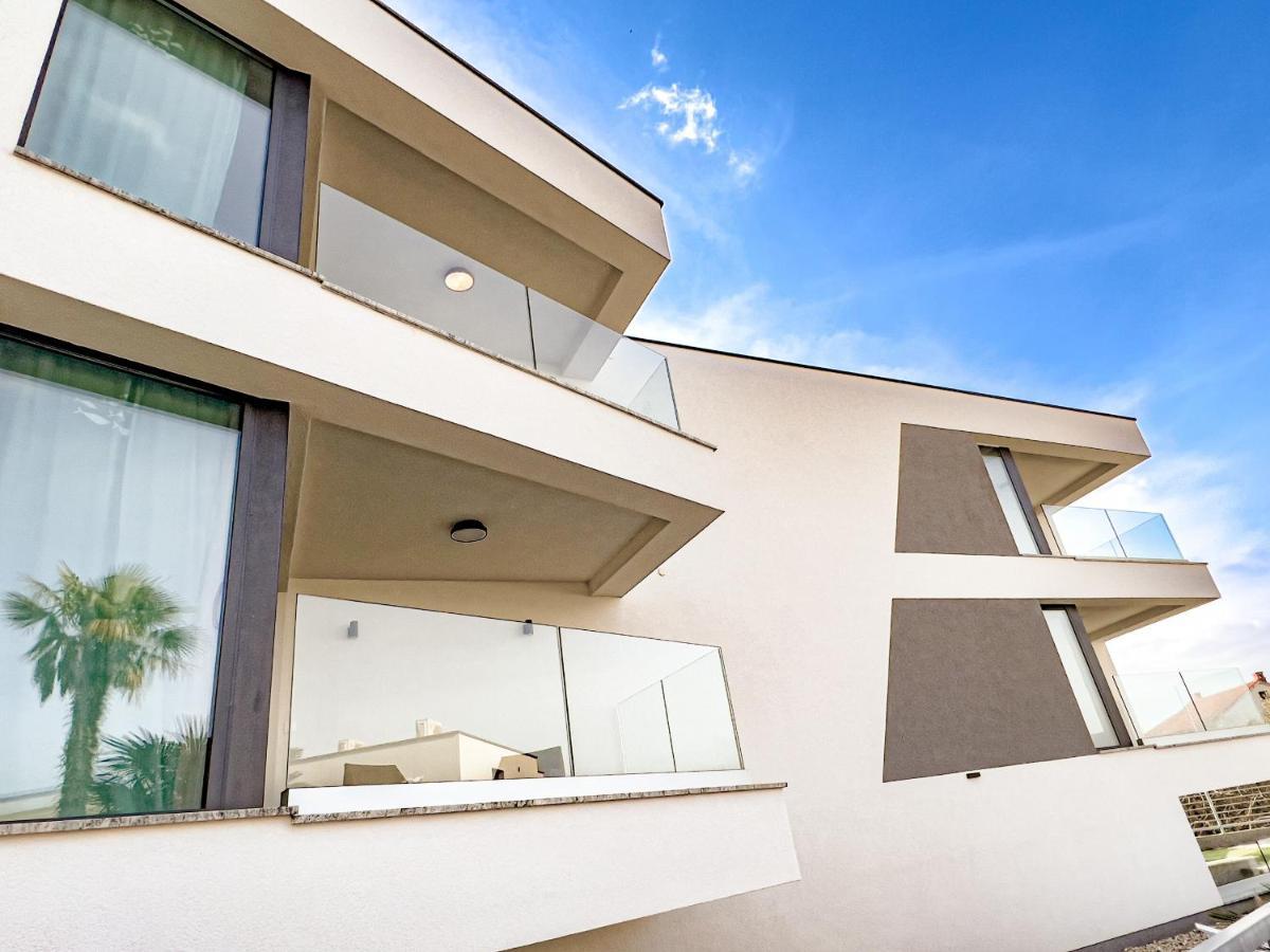 Villa Mirno More Apartments Malinska Buitenkant foto