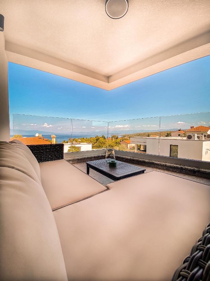 Villa Mirno More Apartments Malinska Buitenkant foto